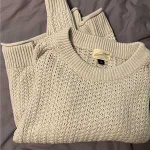 Universal Thread Cream Chunky Knit Crew Neck Sweater